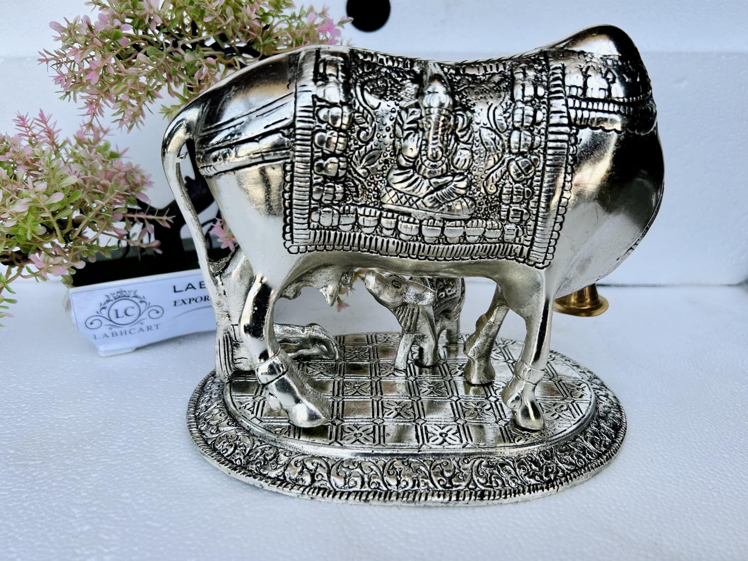 Labhcart Handcrafted Brass Action Golden Kamdhenu Cow With Calf,Vastu Gau Mata Idol,Spiritual Vastu Nandi Pooja Figurine Sculptu